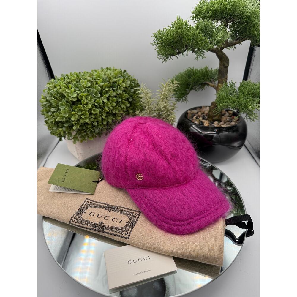 Gucci baseball cap, adjustable, vibrant pink mohair, gold-toned GG logo w/Dusty